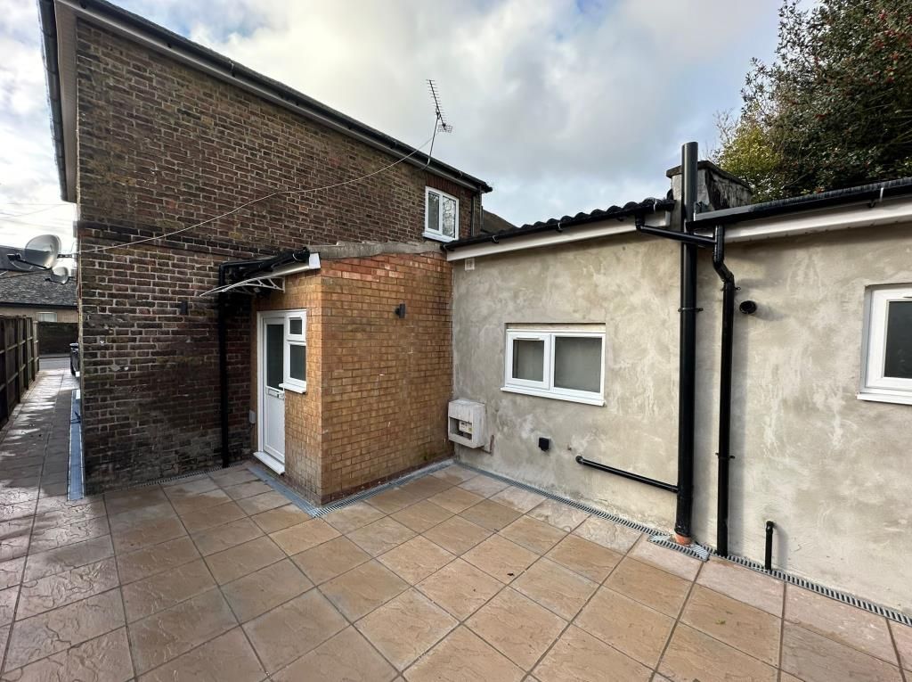 Property photo 1 of 7 Outside View