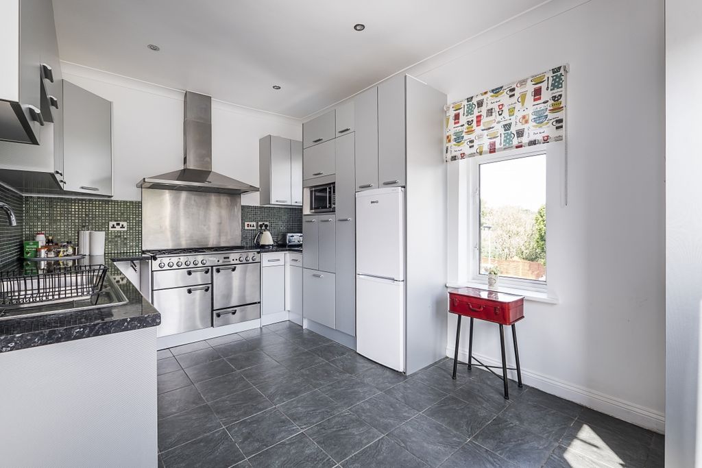 Property photo 3 of 10 132A-Percy-Road-003