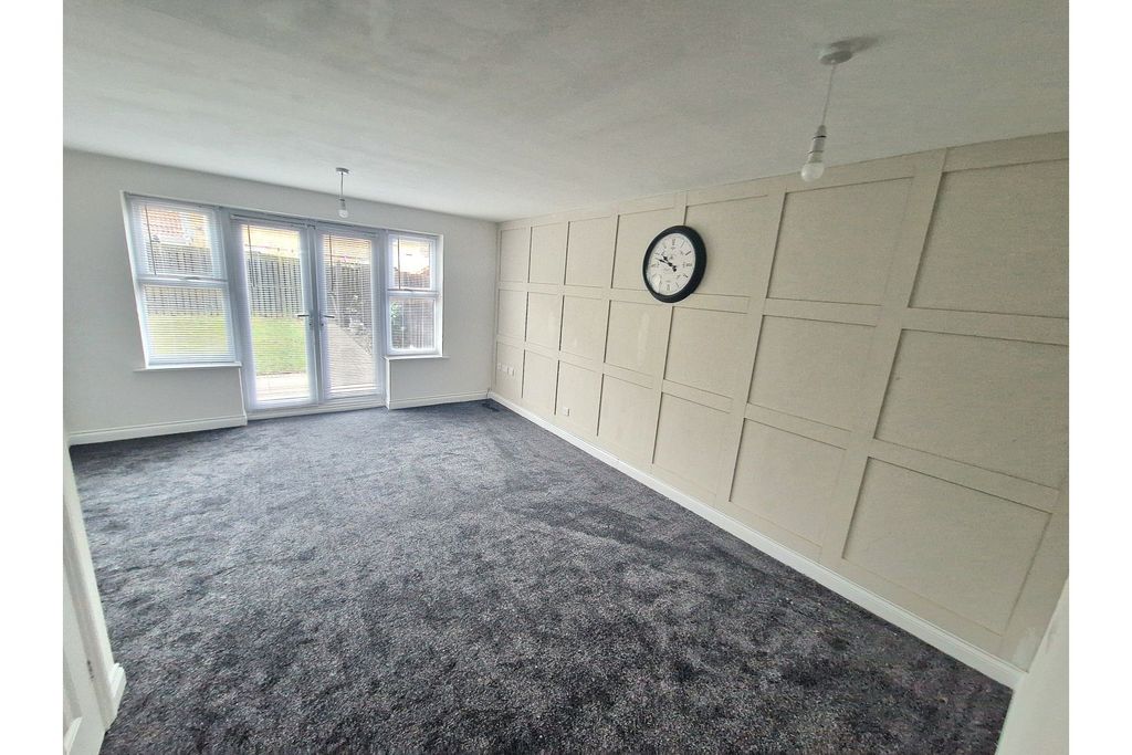 Property photo 3 of 15 Living Room