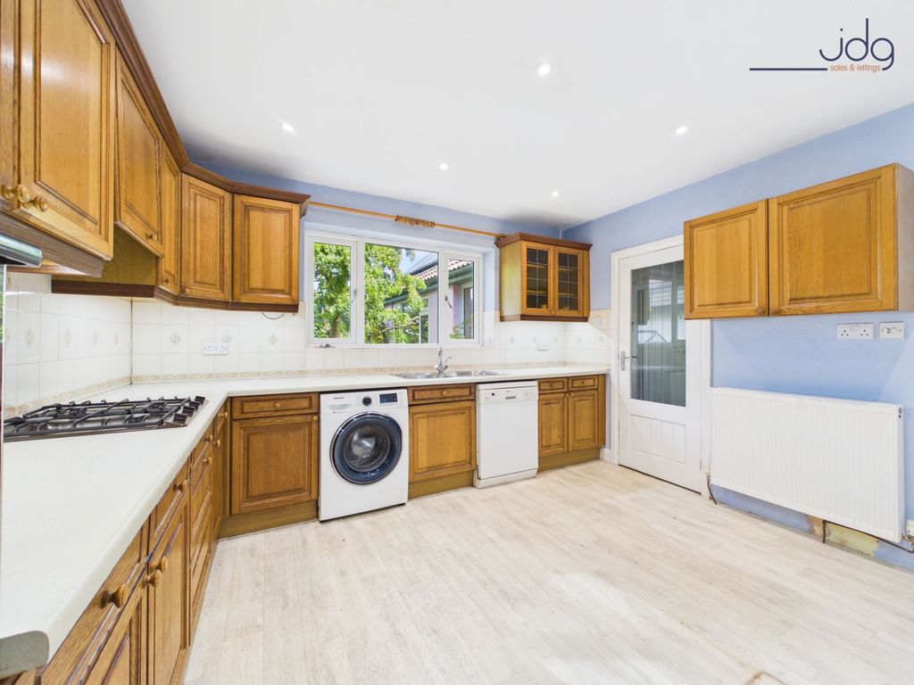 Property photo 2 of 16 Spacious Kitchen