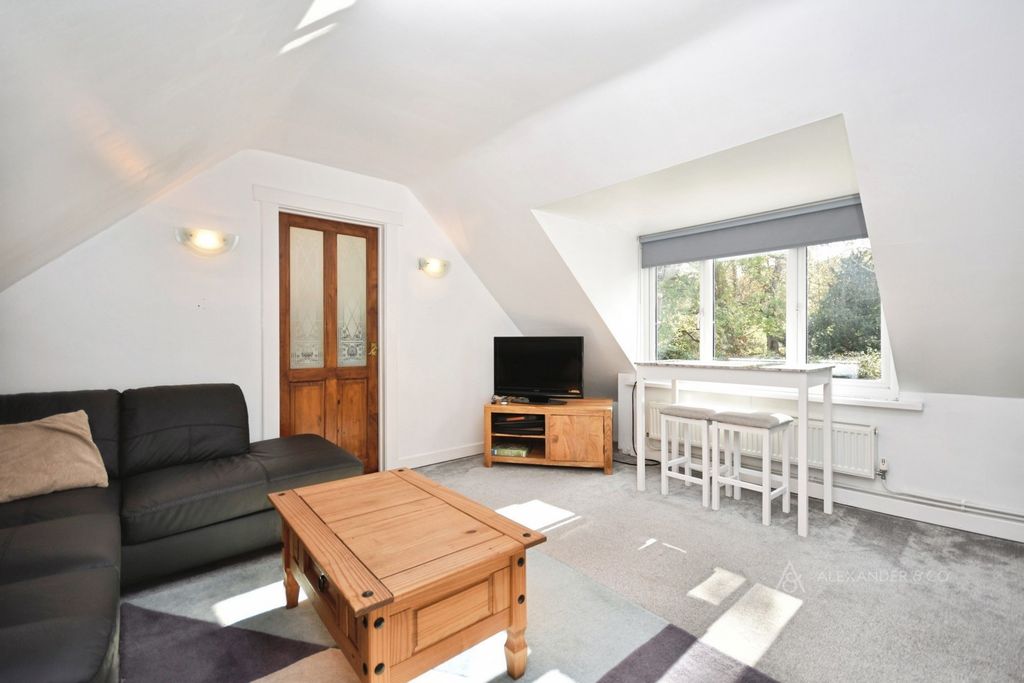 Property photo 3 of 11 Pbox-Img.Jpg