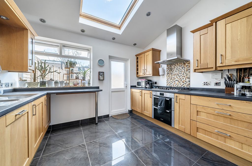 Property photo 2 of 20