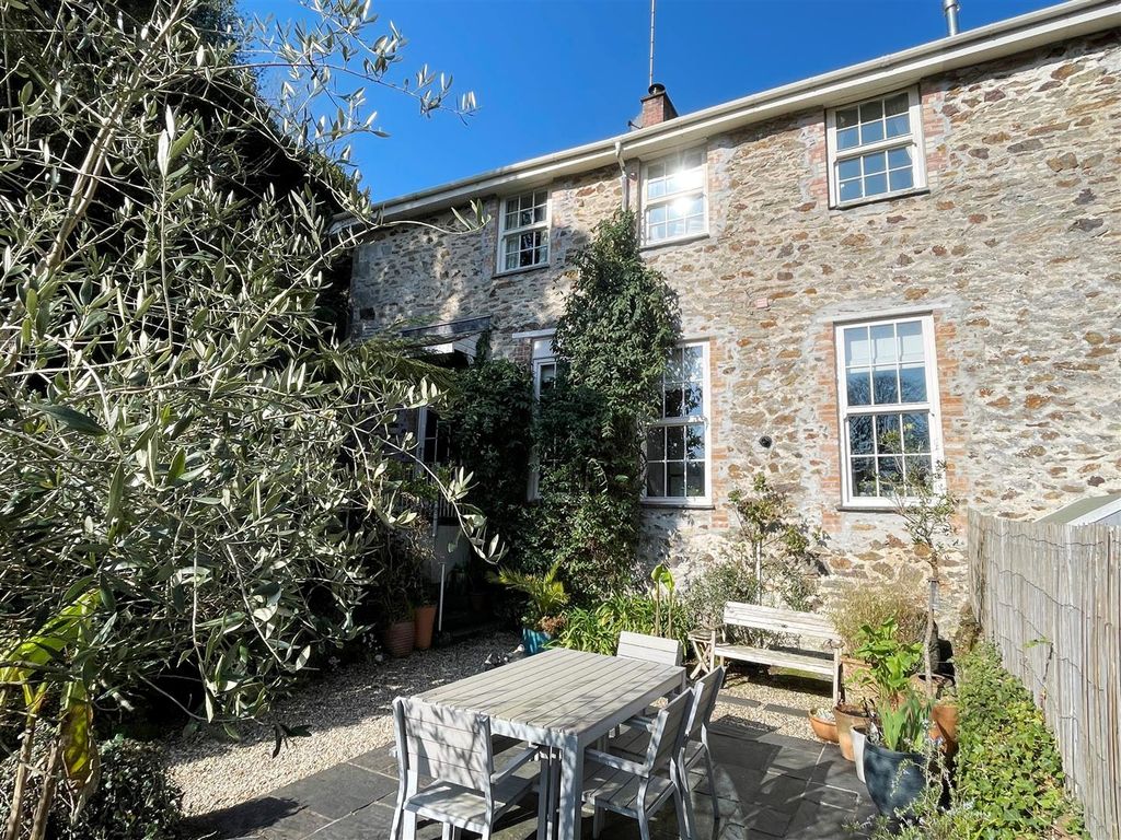 Property photo 1 of 19