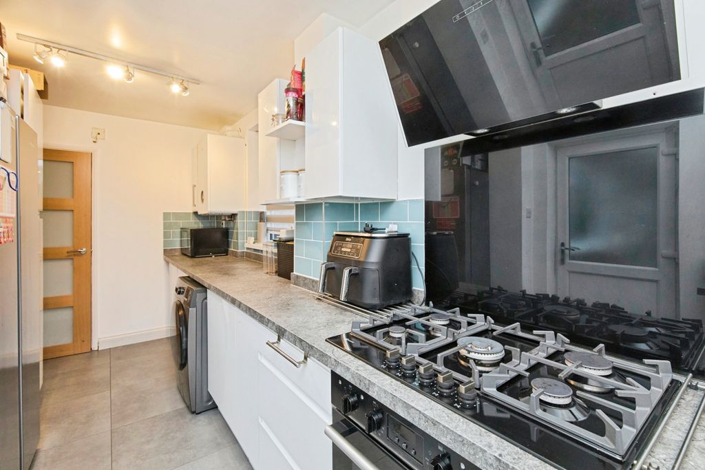 Property photo 3 of 14 Kitchen