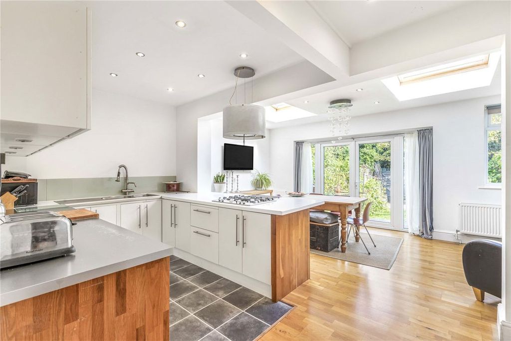 Property photo 2 of 9