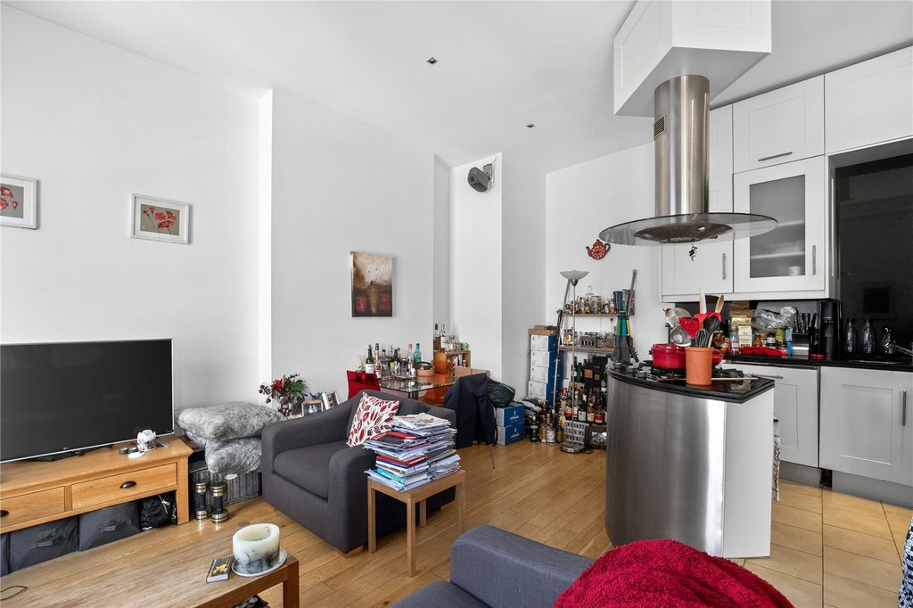 Property photo 3 of 9 Reception/Kitchen