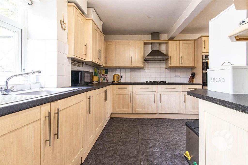 Property photo 2 of 24 Kitchen / Diner