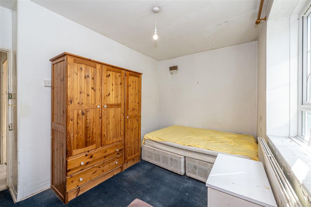 Property photo 2 of 9 Bedroom One .Jpg