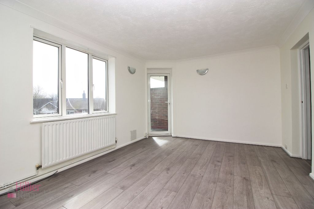 Property photo 3 of 13 Lounge