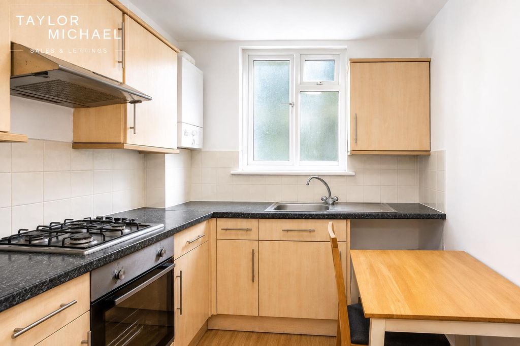 Property photo 3 of 11 Kitchen