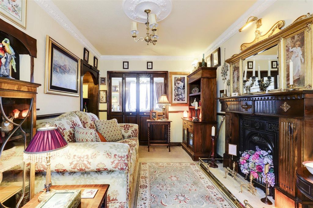 Property photo 2 of 33