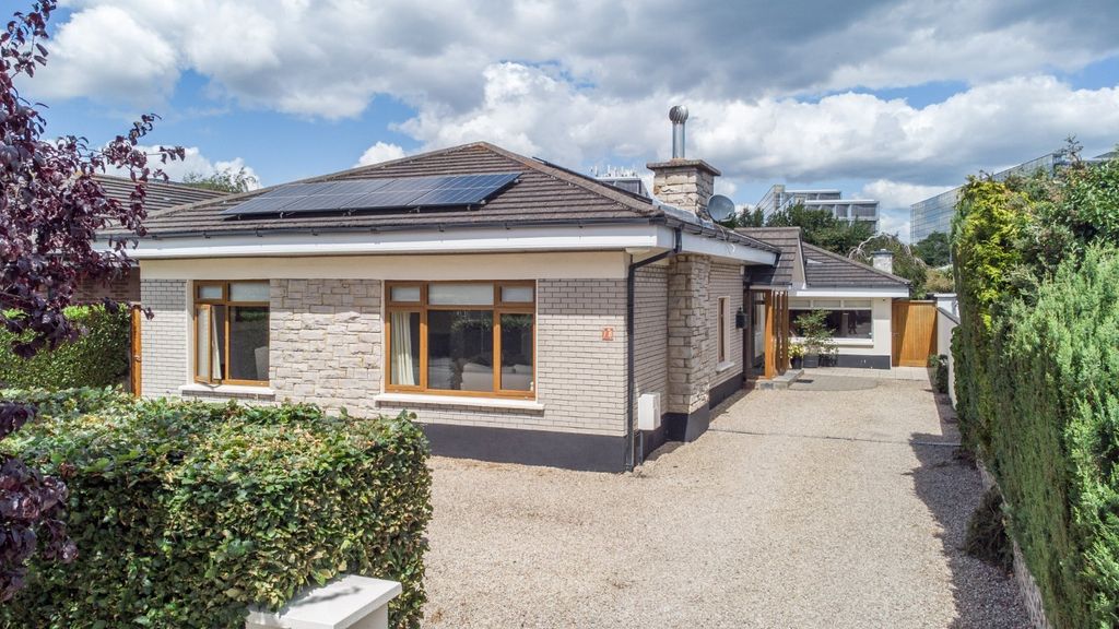 Property photo 1 of 32 18 Dornden Court