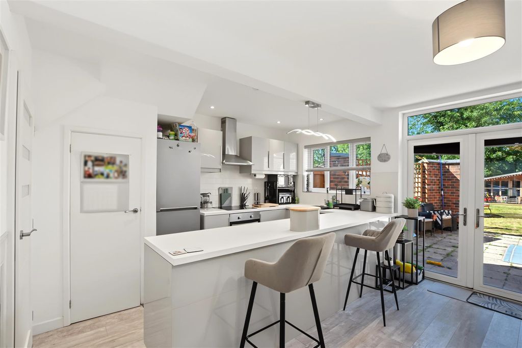 Property photo 3 of 16 Kitchen/Diner