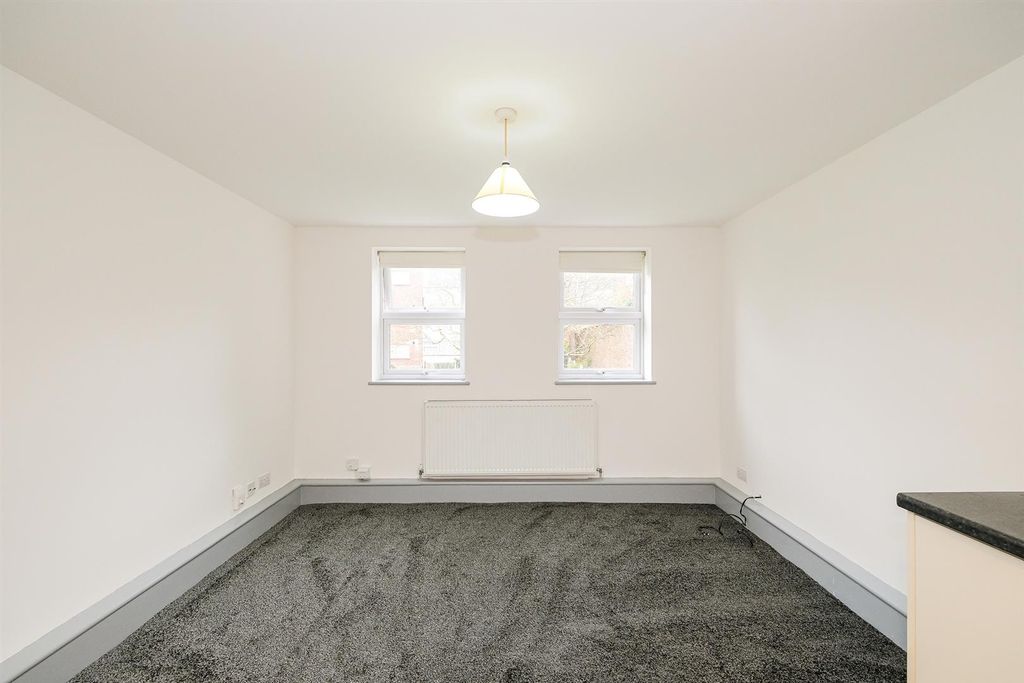 Property photo 3 of 18 Flat 5, 188 Wanstead Lane-13_Web.Jpg