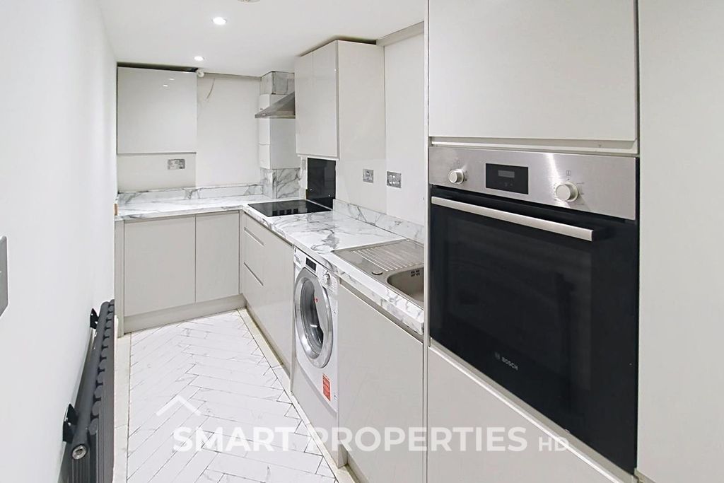 Property photo 3 of 12 Kitchen
