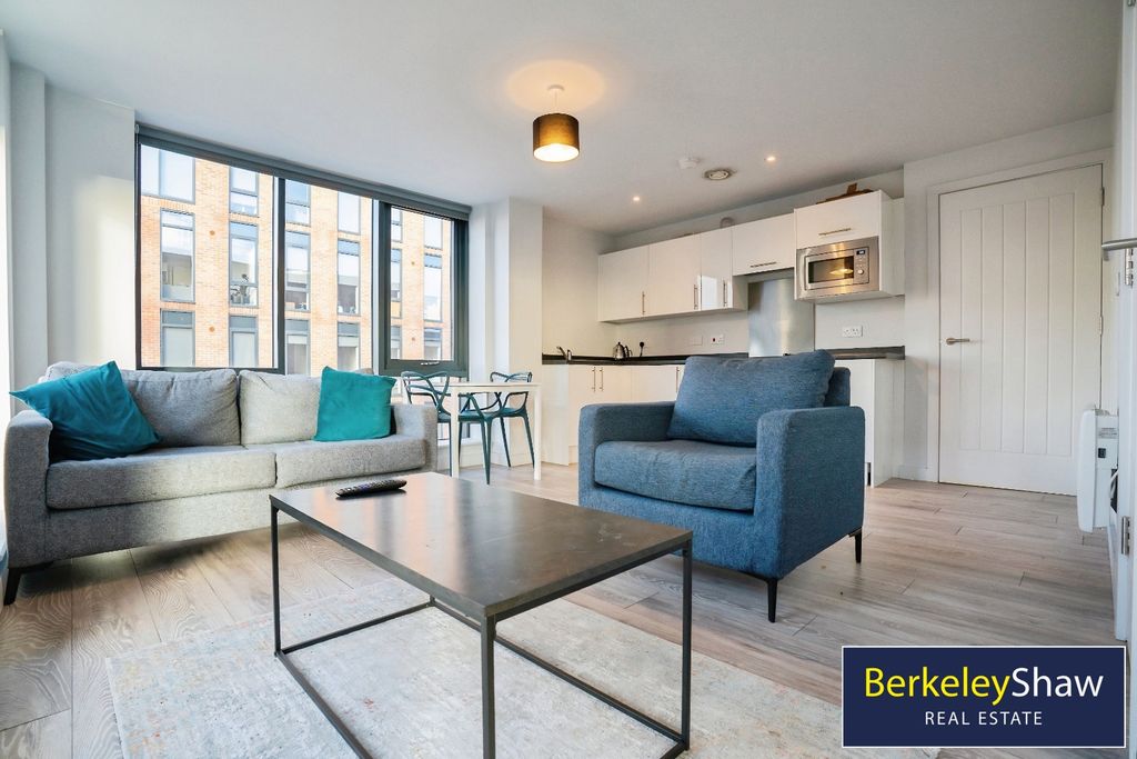 Property photo 2 of 18 Lounge