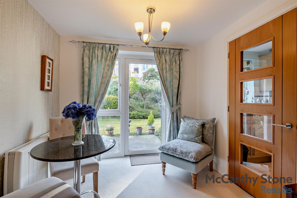 Property photo 3 of 15 8643319-Interior04-800.Jpg