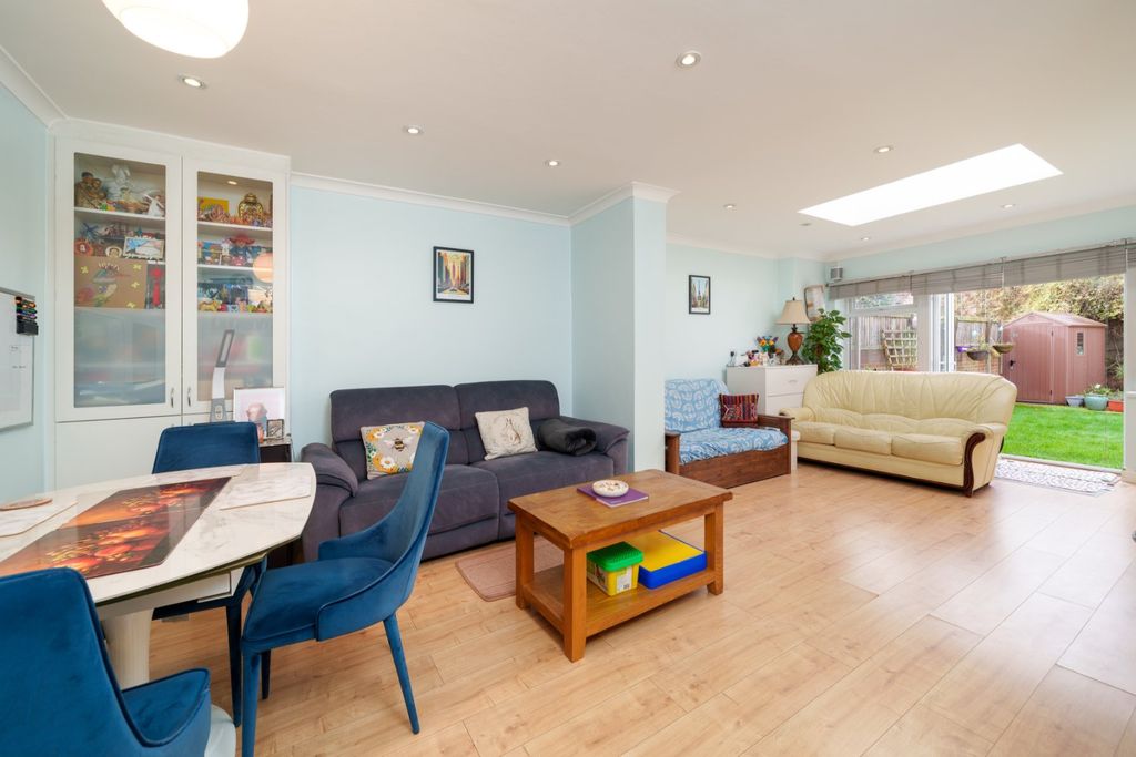 Property photo 2 of 8