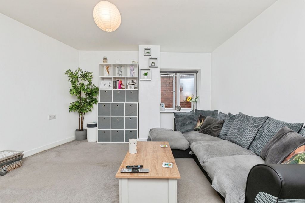 Property photo 2 of 17 Photo