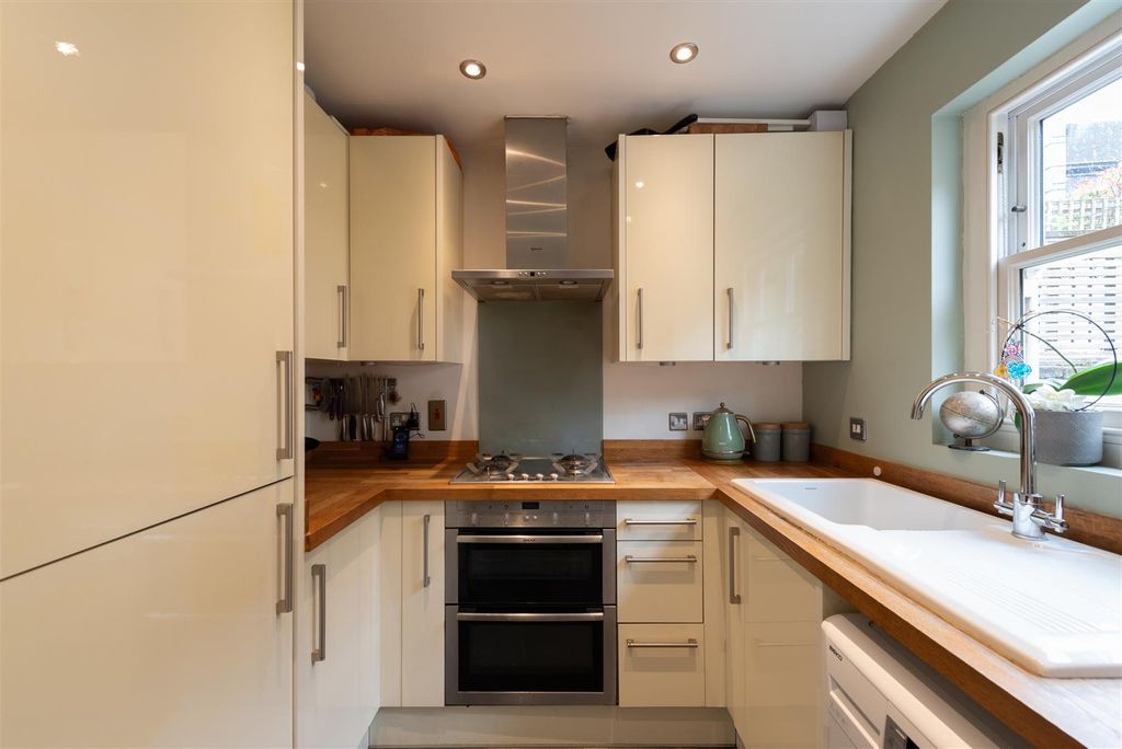 Property photo 3 of 16 Gloucester 7.Jpg