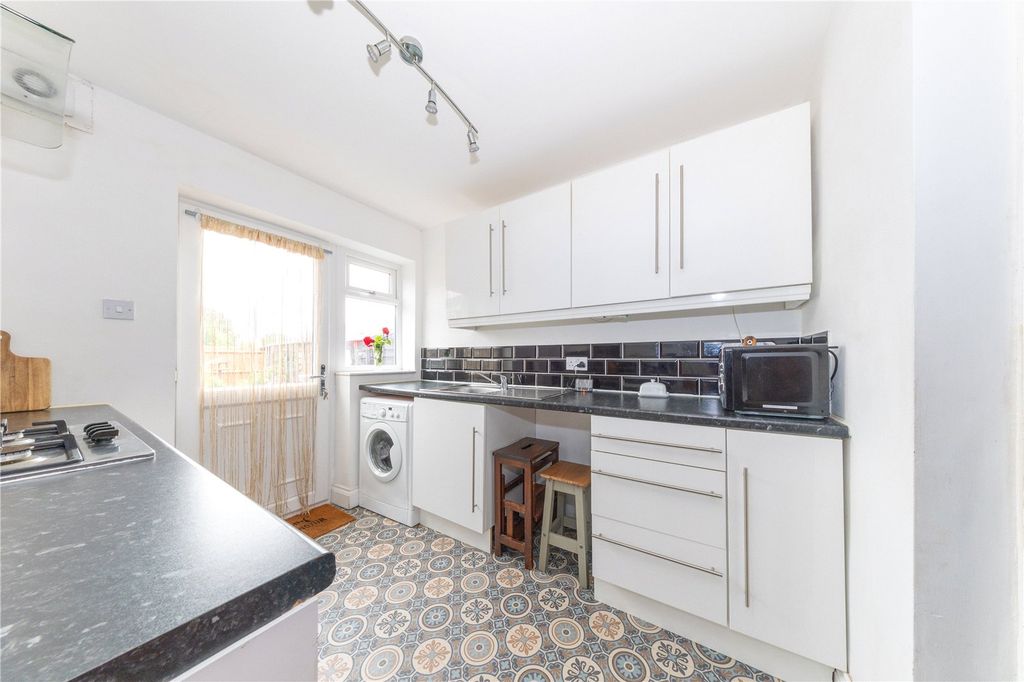 Property photo 2 of 12 Kitchen