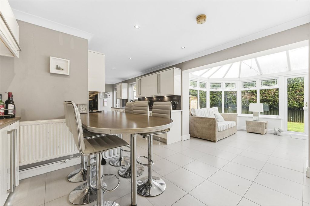 Property photo 3 of 21 19-A7409177.Jpg