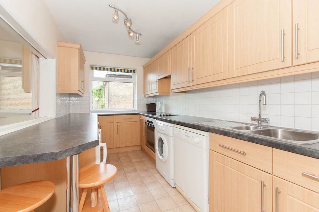 Property photo 3 of 7 Kitchen
