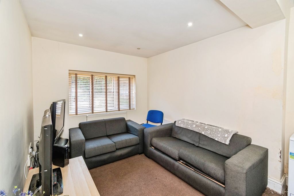 Property photo 3 of 15 Pbox-Img.Jpg