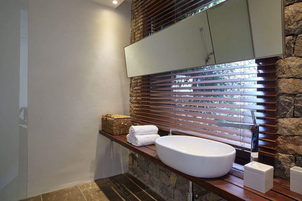 Property photo 1 of 32
