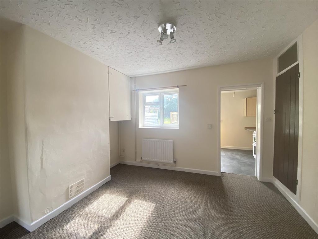 Property photo 3 of 8 Dining Room