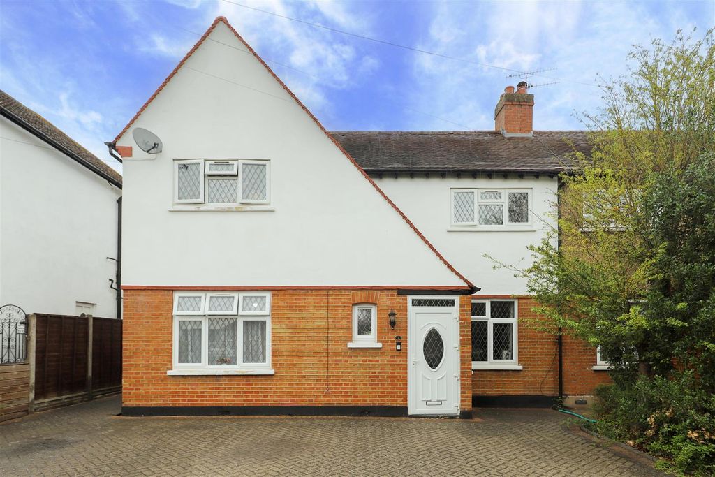Property photo 1 of 14 Manor Way