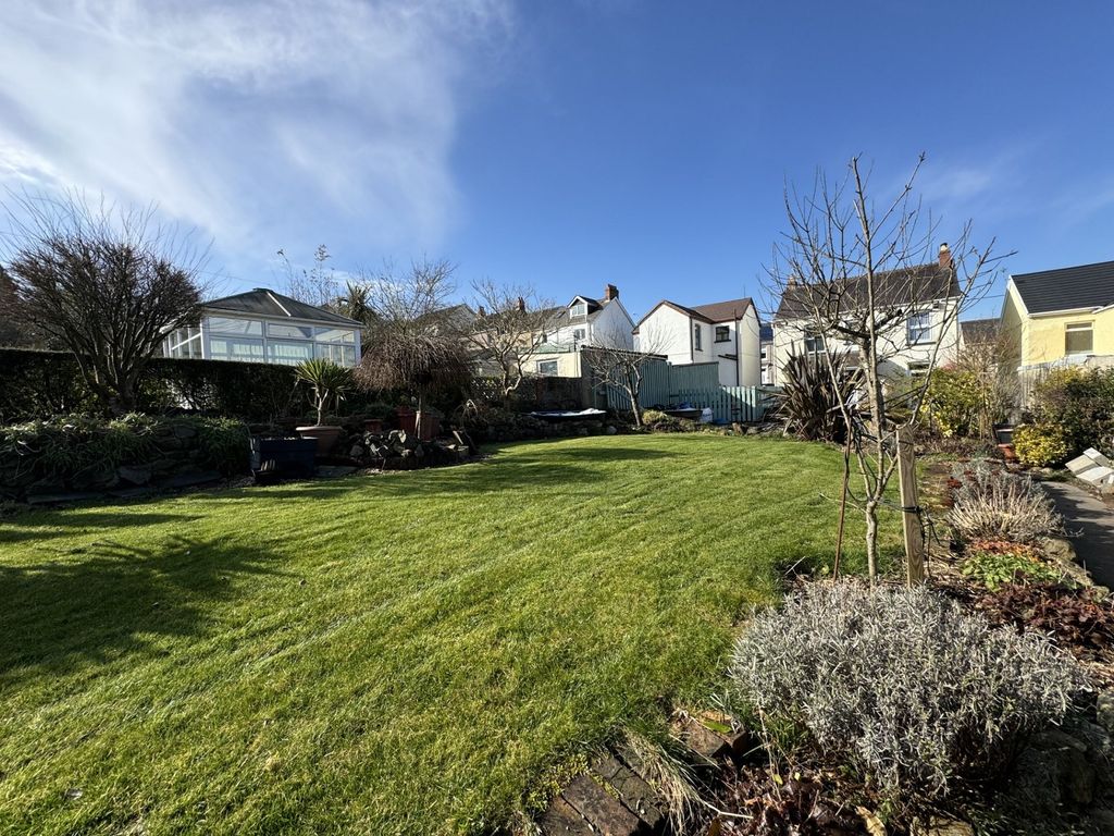 Property photo 2 of 22 Garden