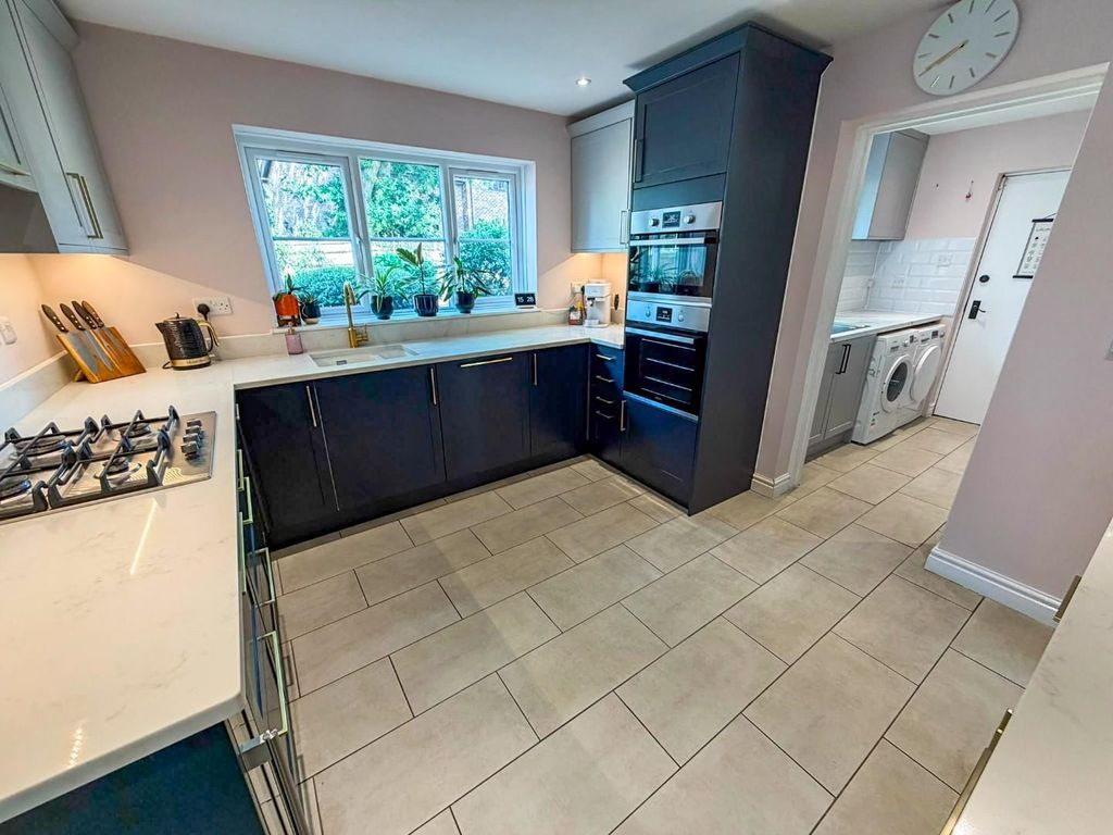 Property photo 3 of 25 Tlc_54474d02-9B26-46c9-A7c6-Dd1E2031F1F2_Df985Ed.J