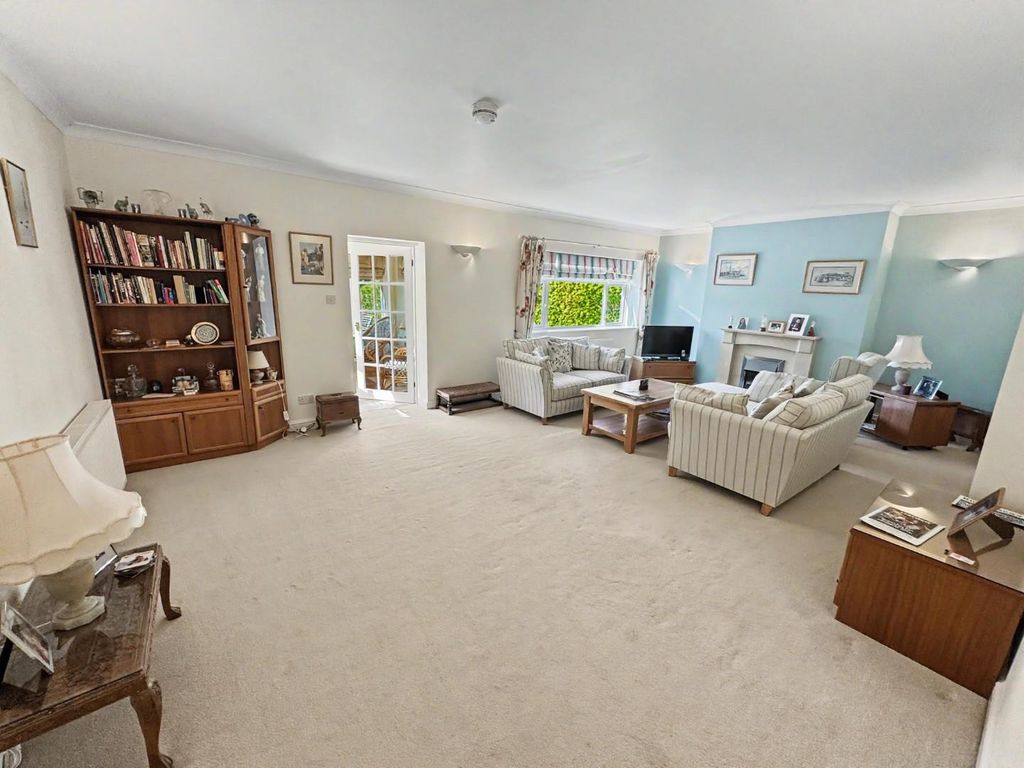 Property photo 3 of 33
