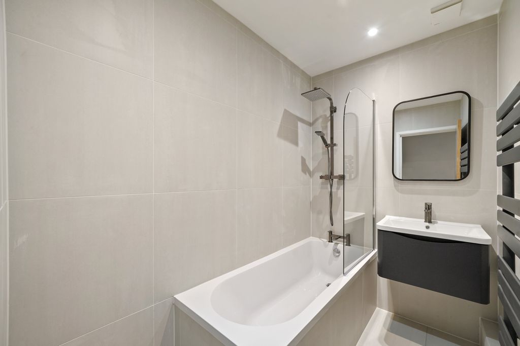 Property photo 3 of 15 Flat 24, Richmond Chambers - Aogxdab0Vue0Wi1Xbamt