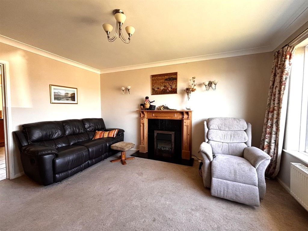 Property photo 3 of 20 4333 Lounge Alt.Jpg
