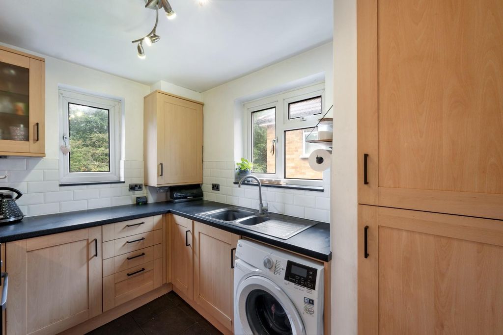 Property photo 3 of 14 Ardrossan Gardens  (2).Jpg