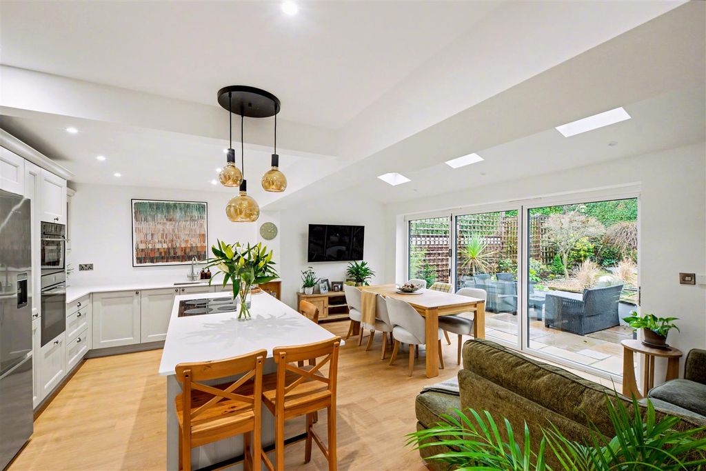 Property photo 2 of 24 Dining Area (4).Jpg