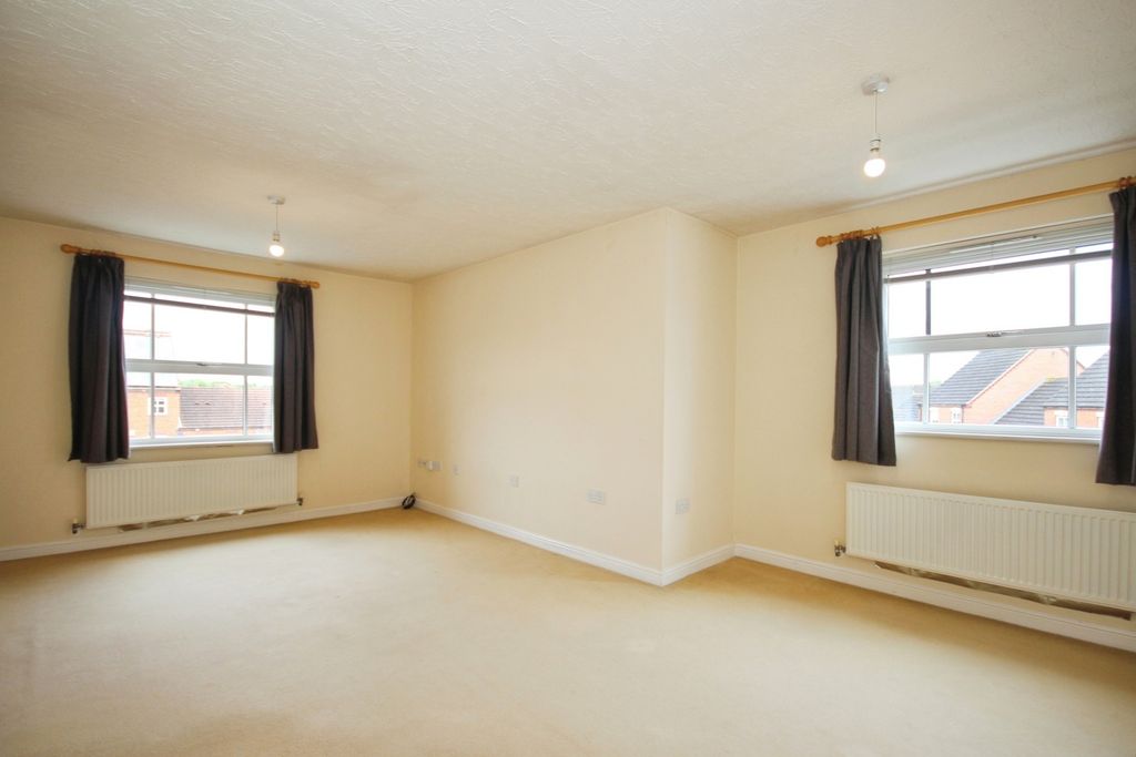 Property photo 2 of 16 Living Dining Room