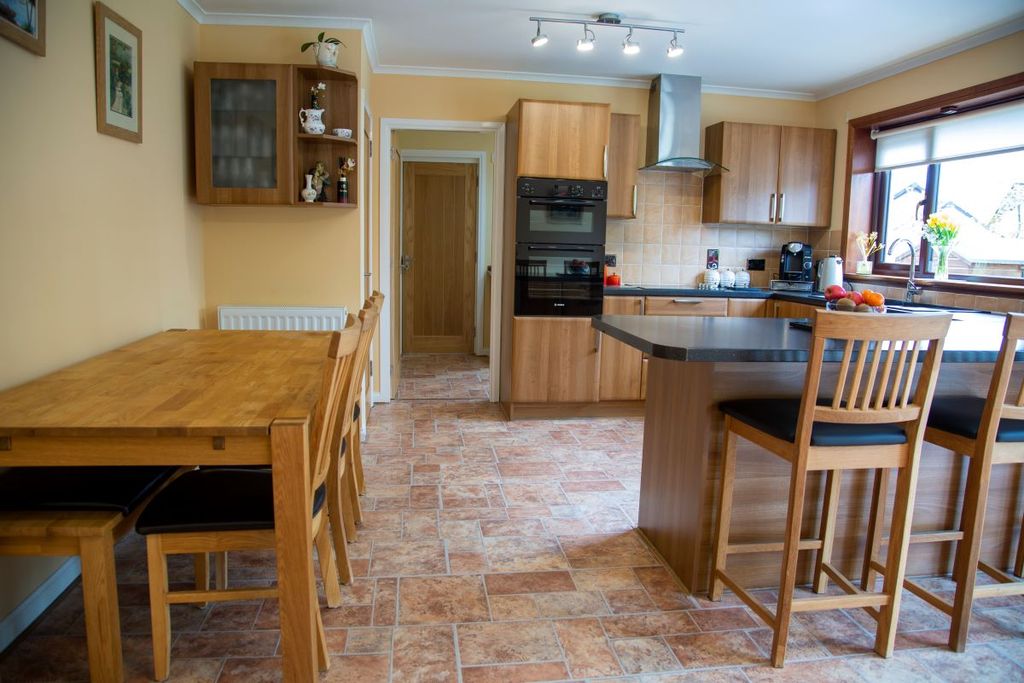 Property photo 2 of 30