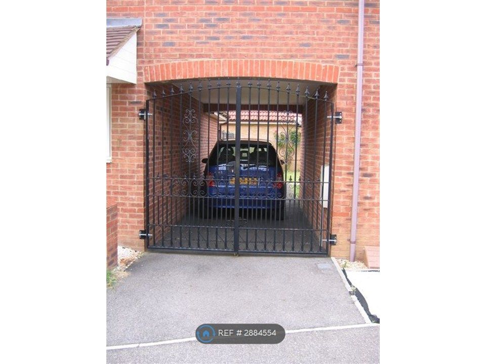 Property photo 2 of 7 Car Port