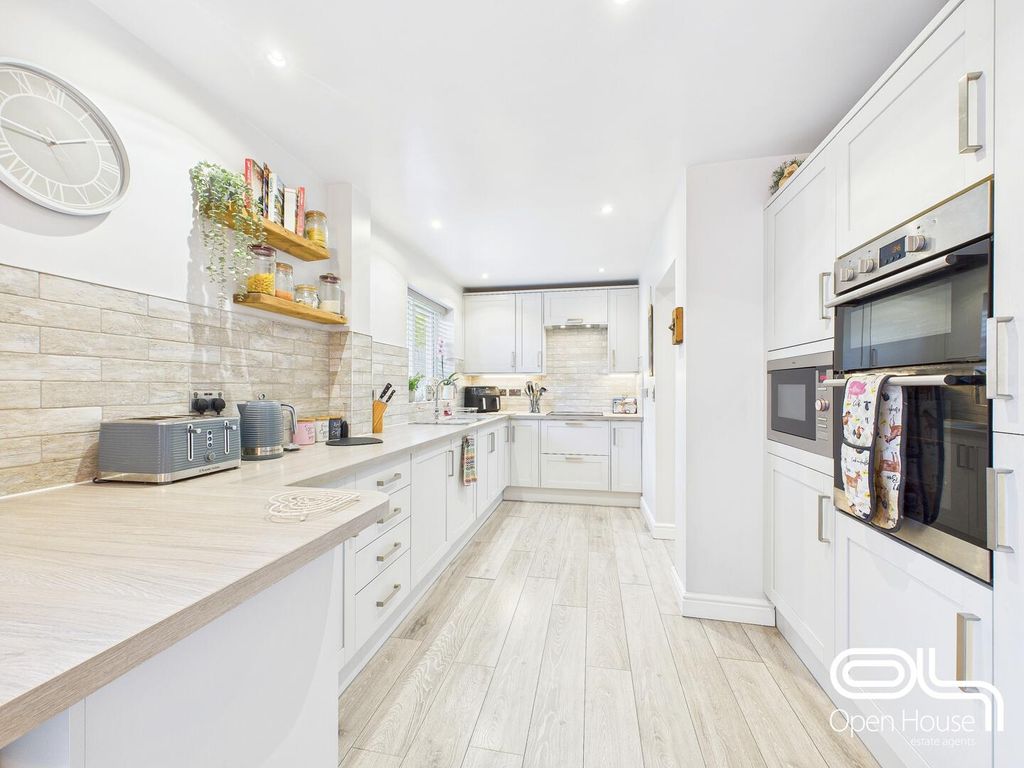Property photo 3 of 21 Kitchen