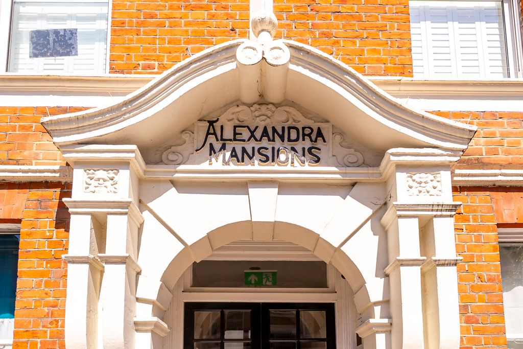 Property photo 2 of 14 Ndb02799