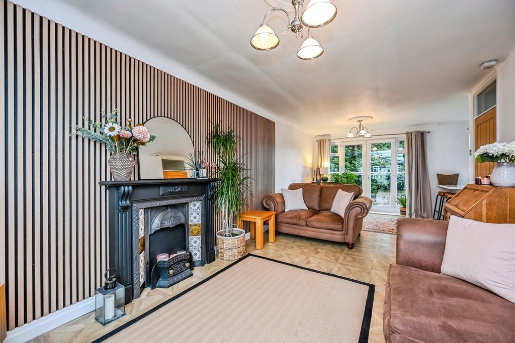 Property photo 2 of 17 Photo