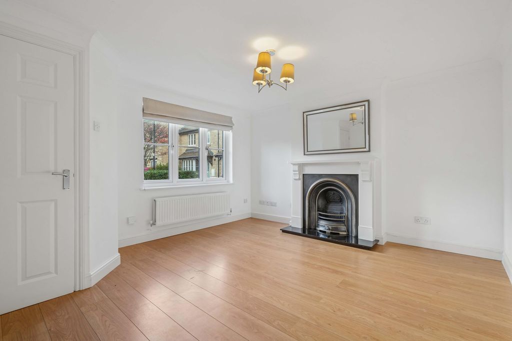 Property photo 2 of 15 Sitting Room