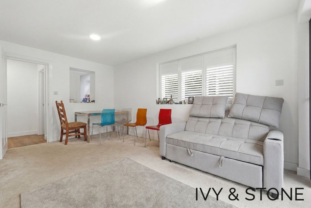 Property photo 2 of 16 5242851