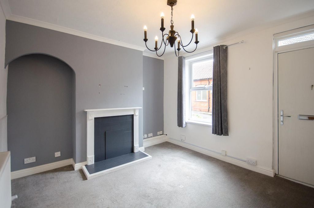 Property photo 2 of 13