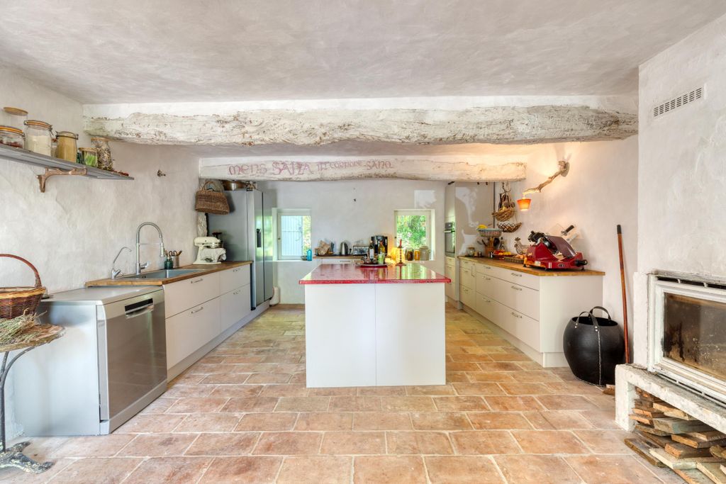 Property photo 3 of 19 Image