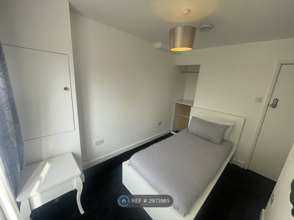 Property photo 2 of 6 Modern Single Bed