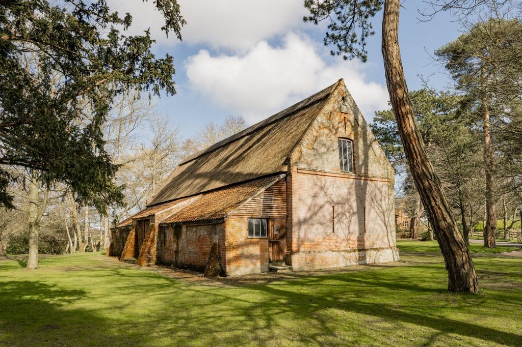 Property photo 3 of 16 Barn